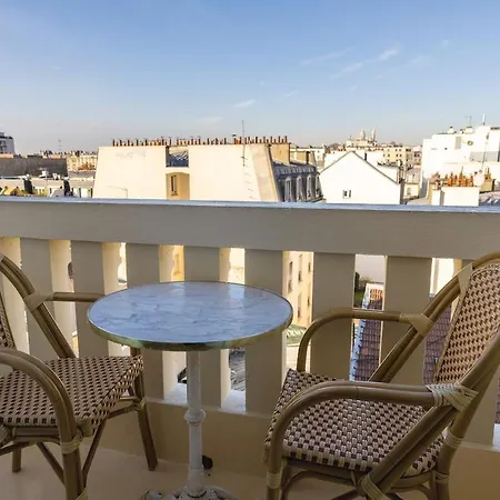 Two With View Near Canal * 파리