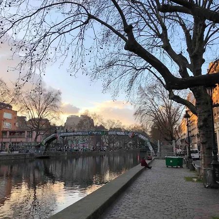 Two With View Near Canal Apartment